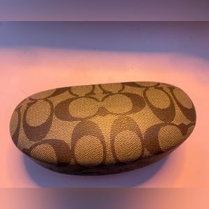 Coach classic clamshell sunglass case with cleaning cloth
